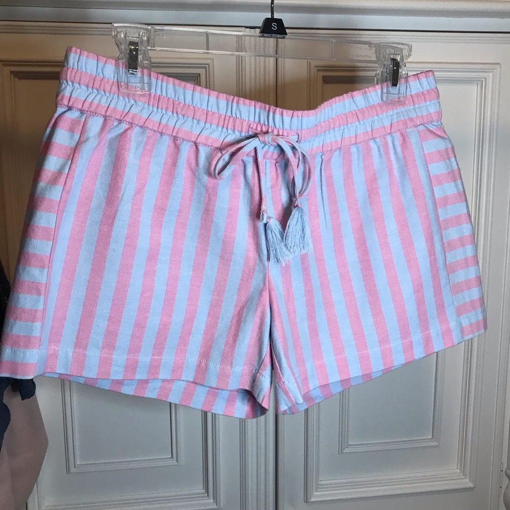 Women’s Vineyard Vines striped shorts